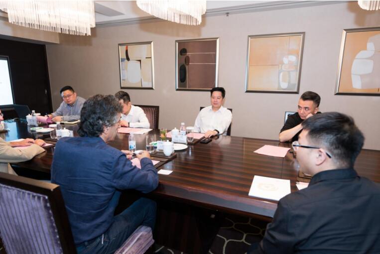 集团党委副书记、副董事长、总经理杨川会见维尼奥拉艺术研究中心创始人皮耶罗·洛卡瑟卡教授一行