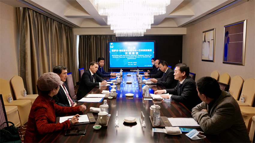 尊龙凯时集团党委书记、董事长任丁会见上合组织秘书长诺罗夫一行